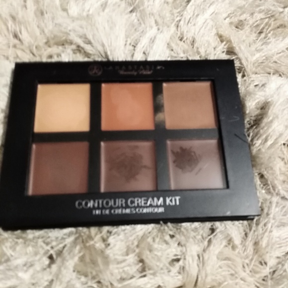 Anastasia Contour - Picture 2 of 2